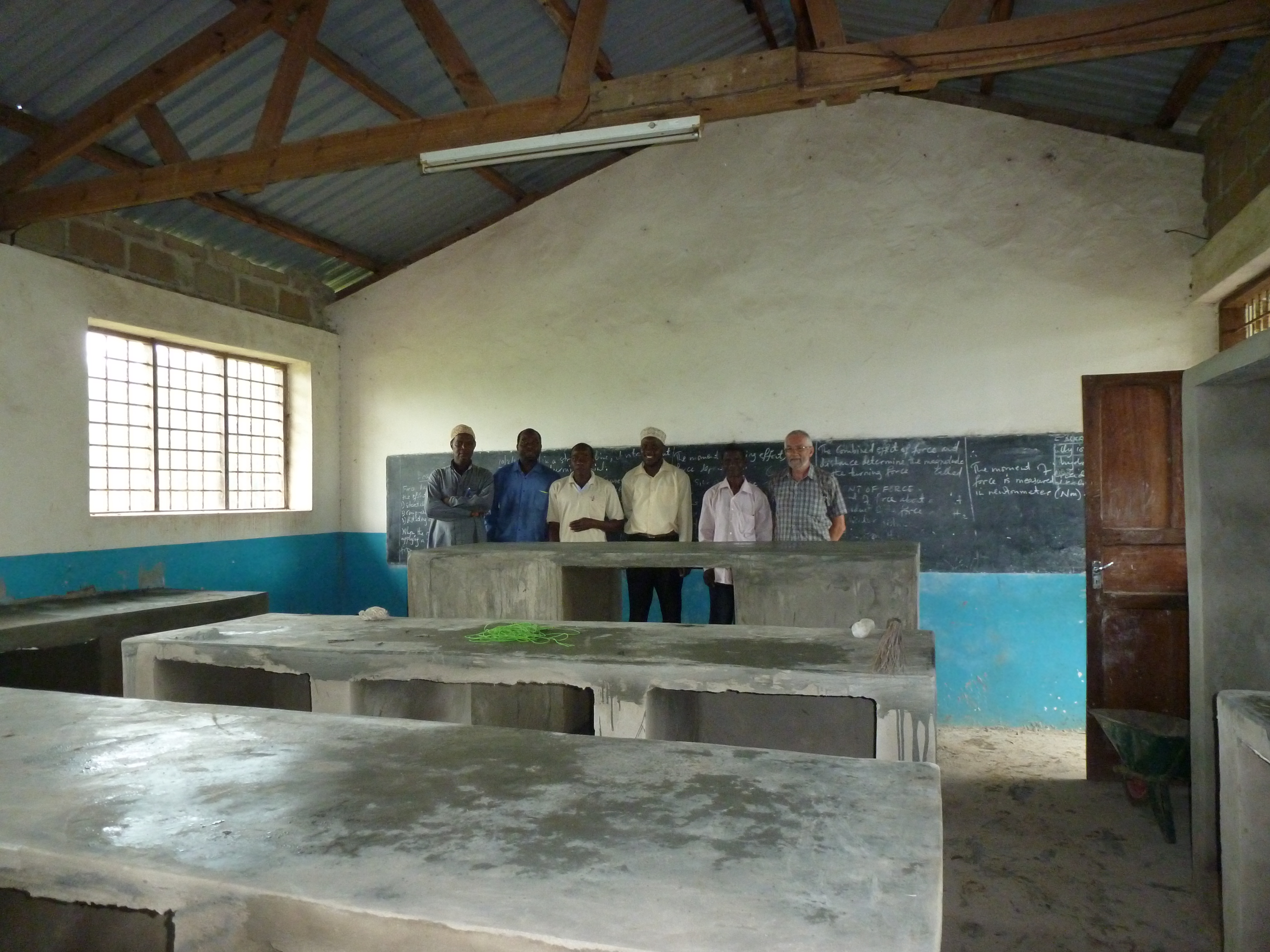 2014: Inrichting chemielokaal UNGUJA UKUU SECONDARY SCHOOL