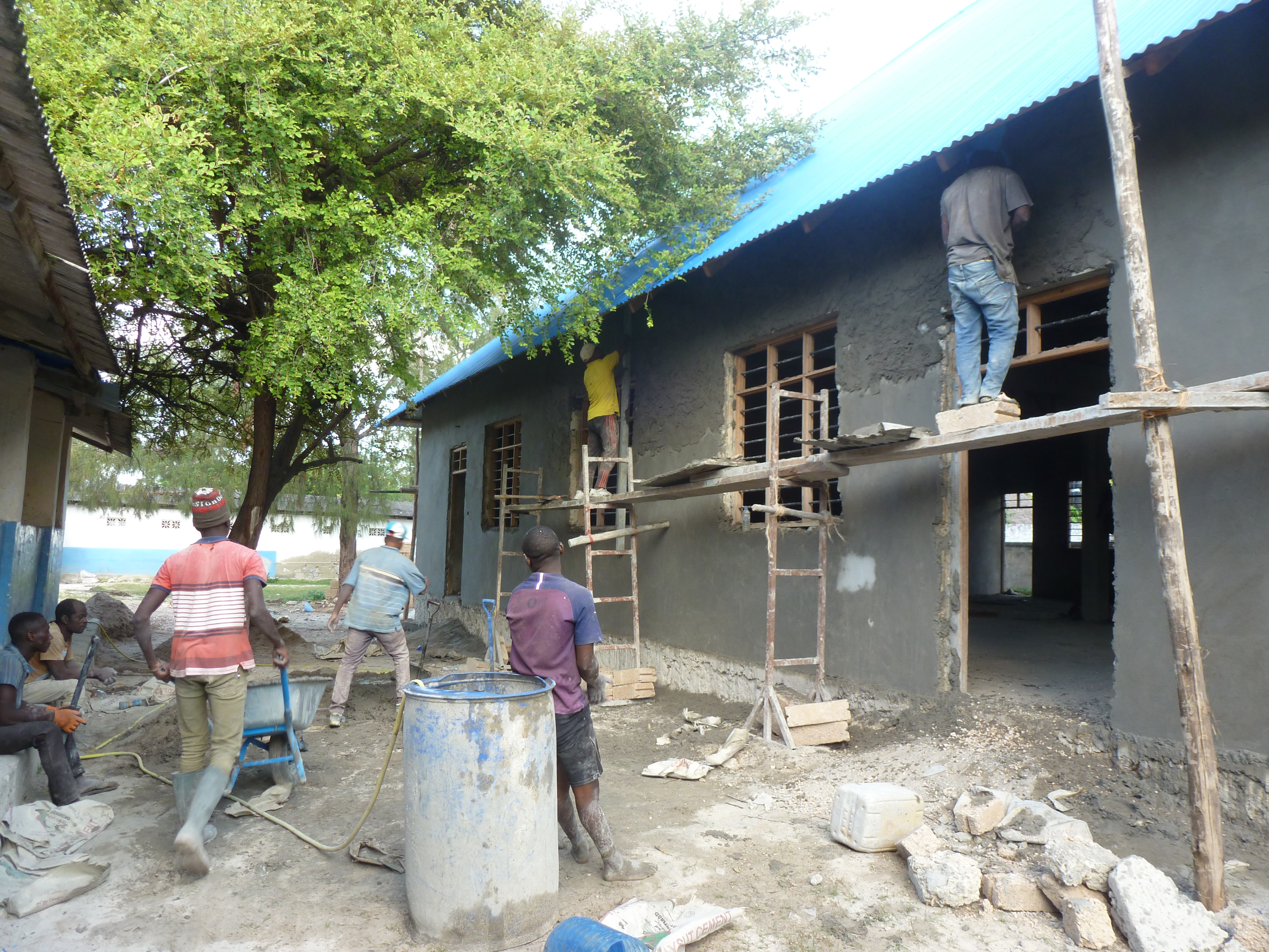 2022: Afwerking van onze conference hall in JAMBIANI SECONDARY SCHOOL